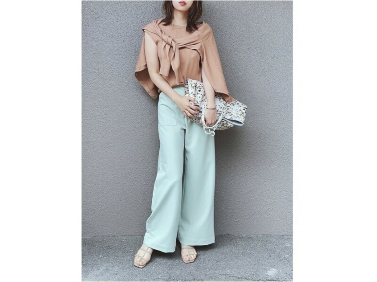 高見え度も抜群！ ユニクロのきれいめニットトップスが狙い目　出典：WEAR