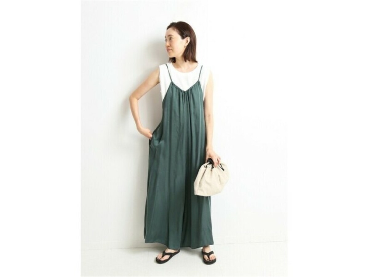 抜け感と、大人っぽさの両方が手に入る大人なビーチサンダル　出典：WEAR
