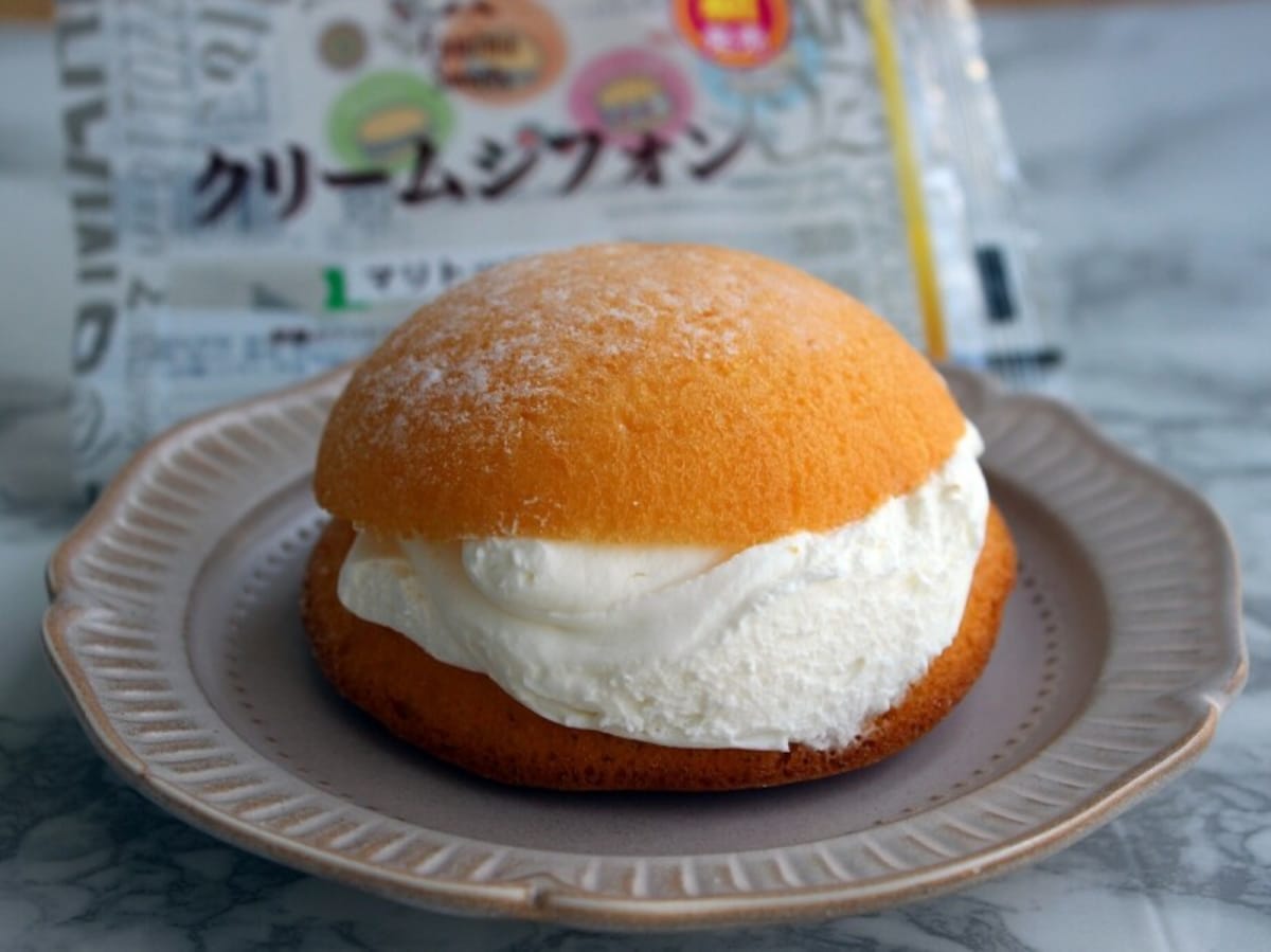 ファミリーマート「クリームシフォン マリトッツォ風」