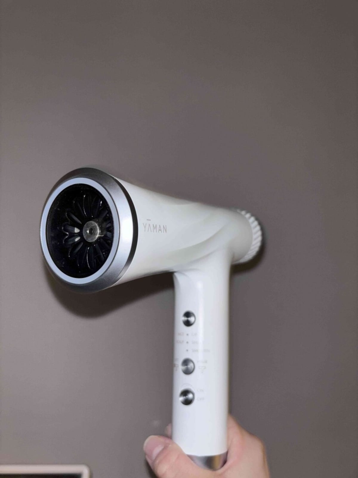 ヤーマンの「リフトドライヤー」は使用後の髪質サラサラ！