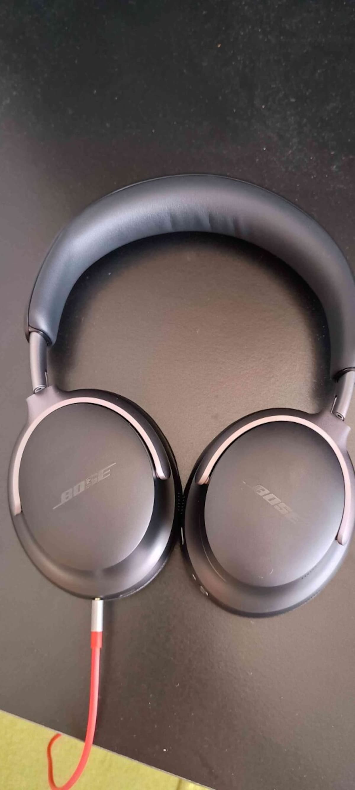 BOSEのワイヤレスヘッドホン「QuietComfort Ultra Headphones」はノイズキャンセリング機能が優秀