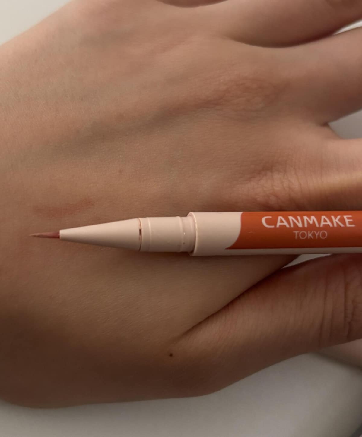 キャンメイクの「3wayスリムアイルージュライナー」はコスパが良いので試しやすい