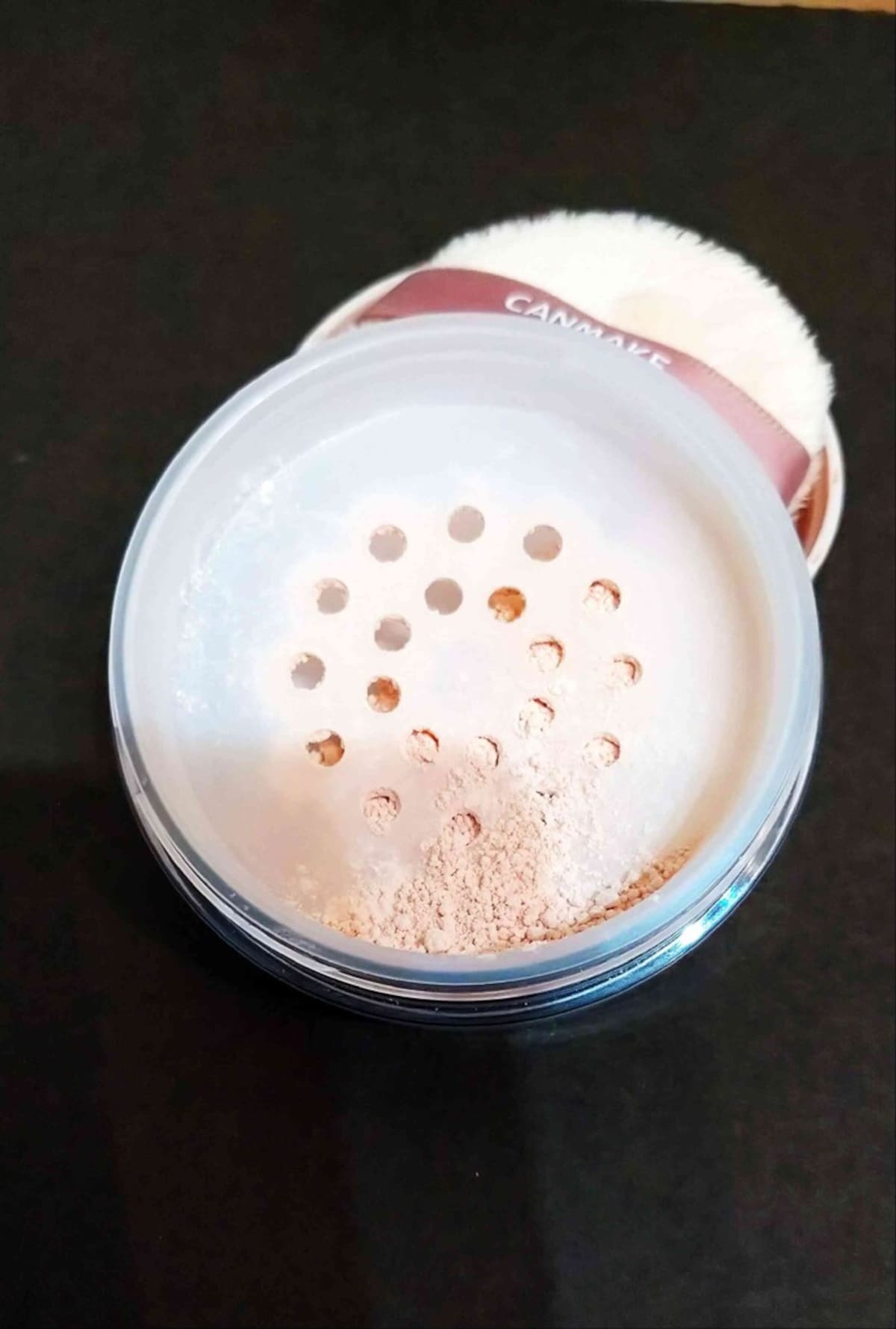 キャンメイクの「シルキールースモイストパウダー 01」はベタつきは抑えてしっかり保湿！