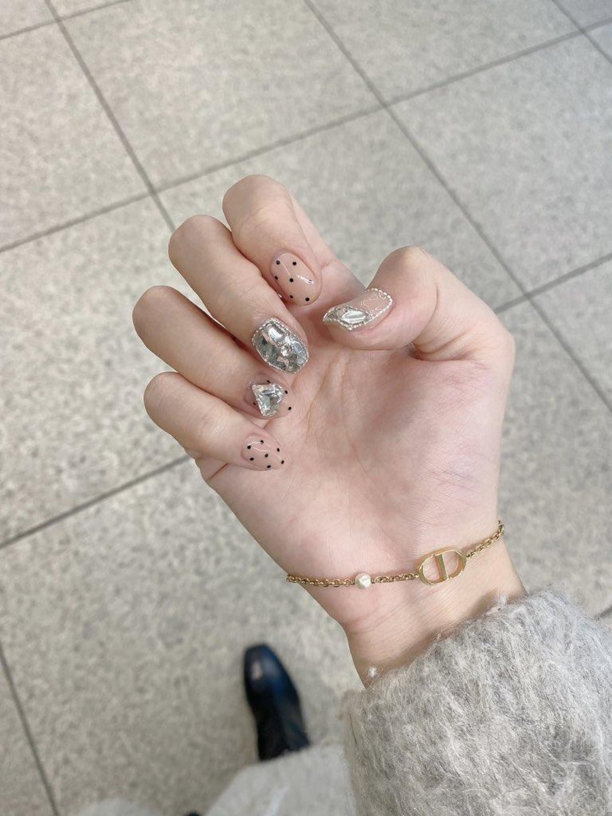 DIORの「Petit CD ブレスレット」は長く愛用できるデザインと質の良さ