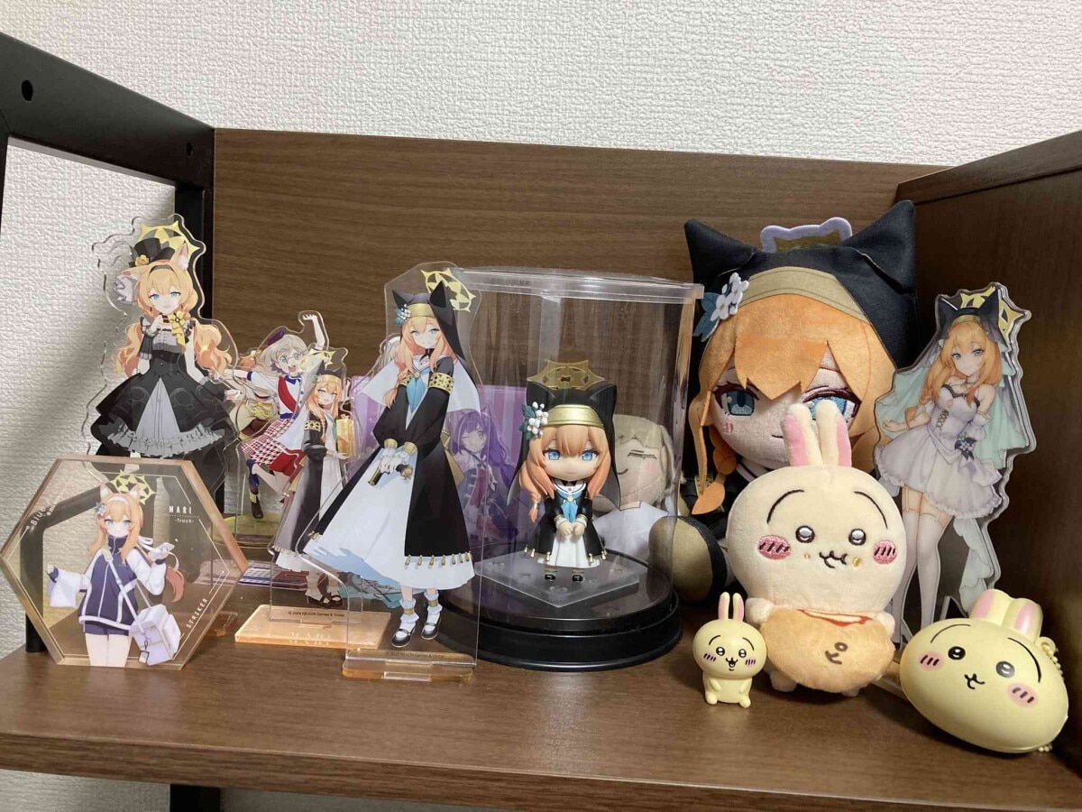 持っているおすすめグッズは「伊落マリーのアクリルスタンド」