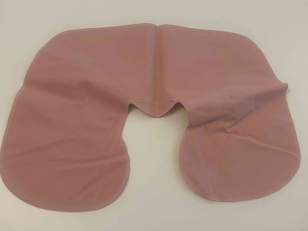  セリアの「トラベル用エアーまくら」はコンパクトサイズで100円