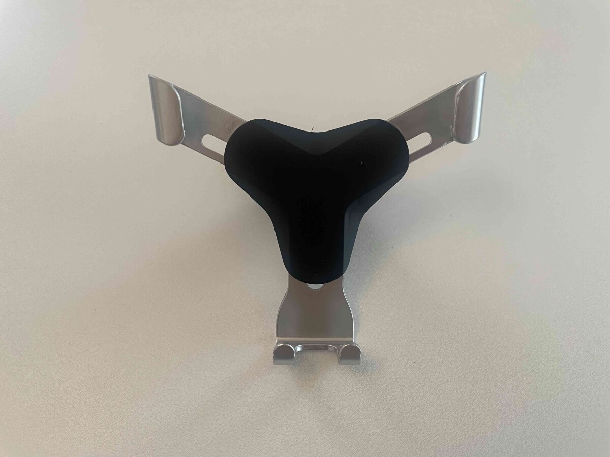 セリア「車載スマホホルダー スライドロック式」の魅力