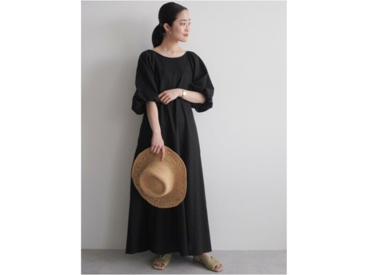 きれいめ度もアップする黒のロングワンピースは買い！　出典：WEAR