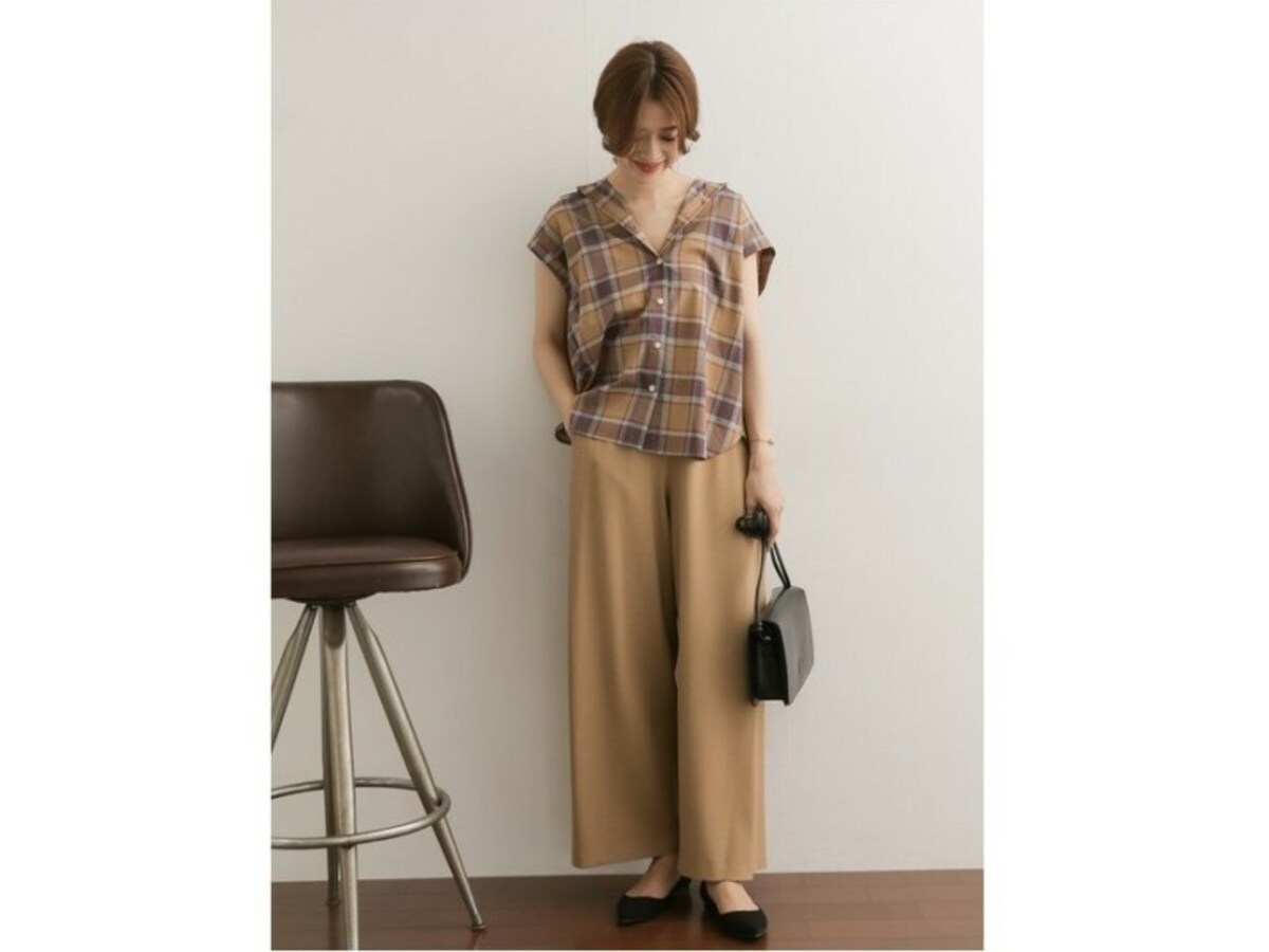 【OKコーデ】肩を簡単に出せて、前開きで脱ぎ着しやすいトップスは便利　出典：WEAR