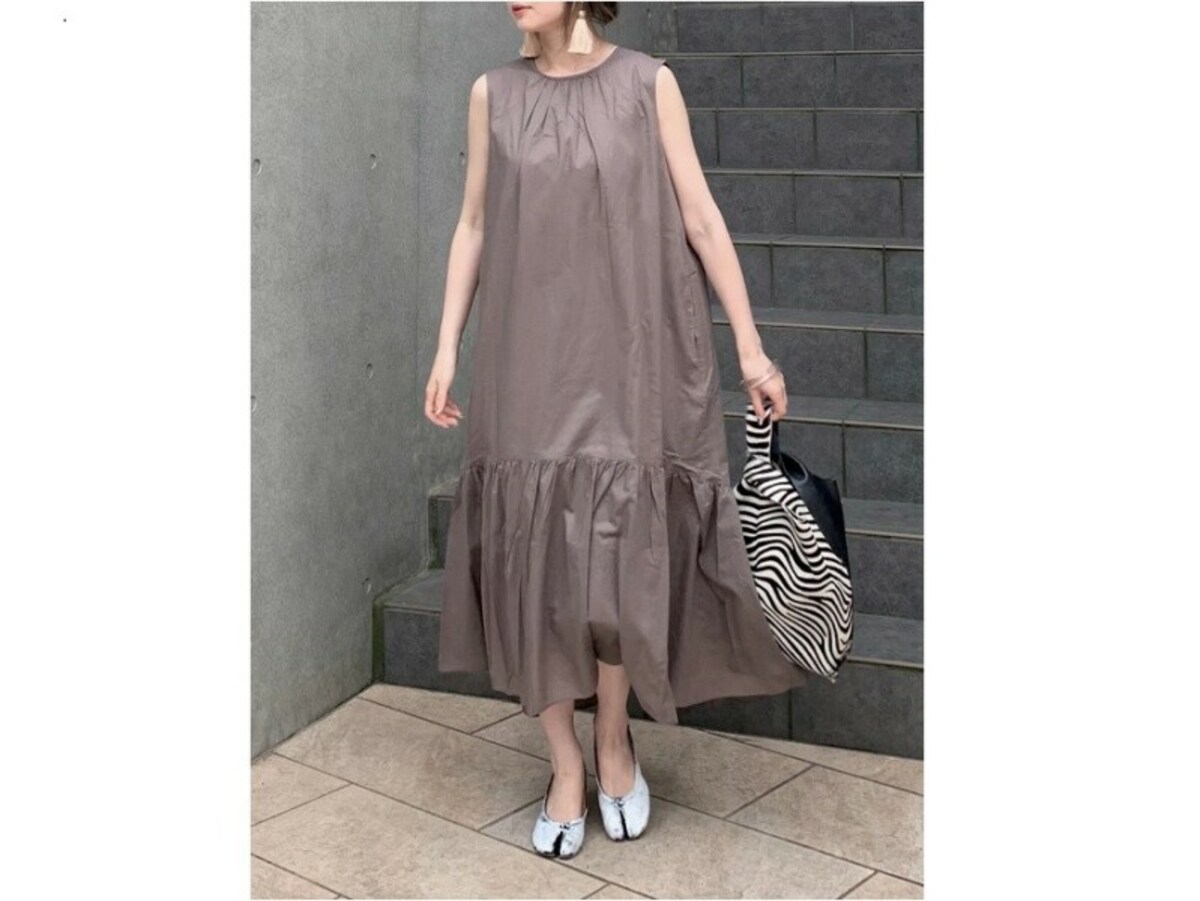 薄手でシャリ感のある生地が涼し気です　出典：WEAR