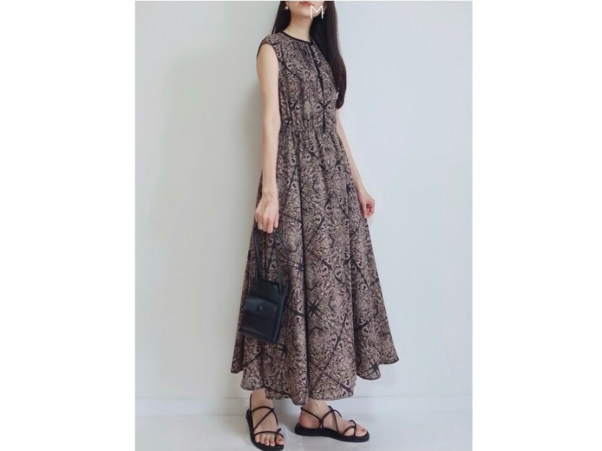 華奢でヌーディーなデザインなので合わせる洋服を選びません　出典：WEAR