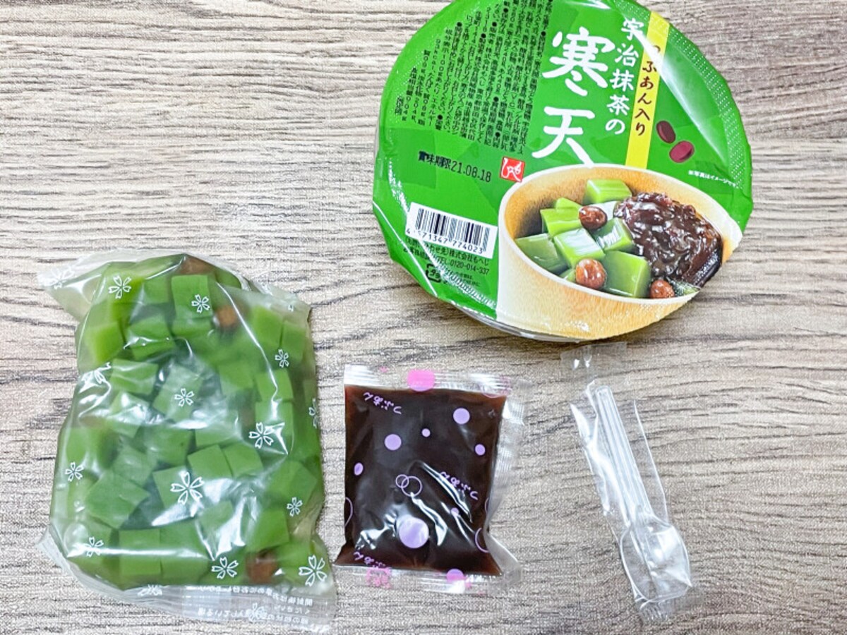 カルディ　つぶあん入り宇治抹茶の寒天　128円（税込）