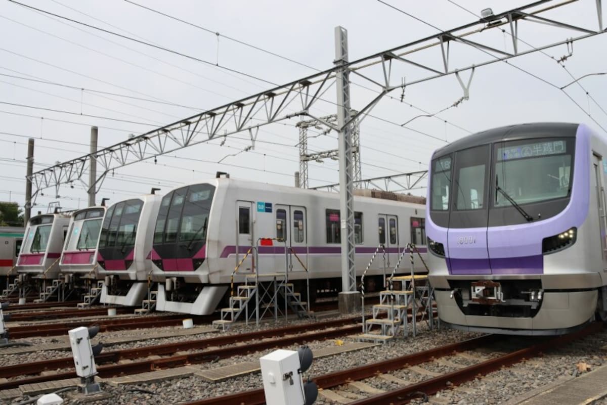 半蔵門線の新旧車両