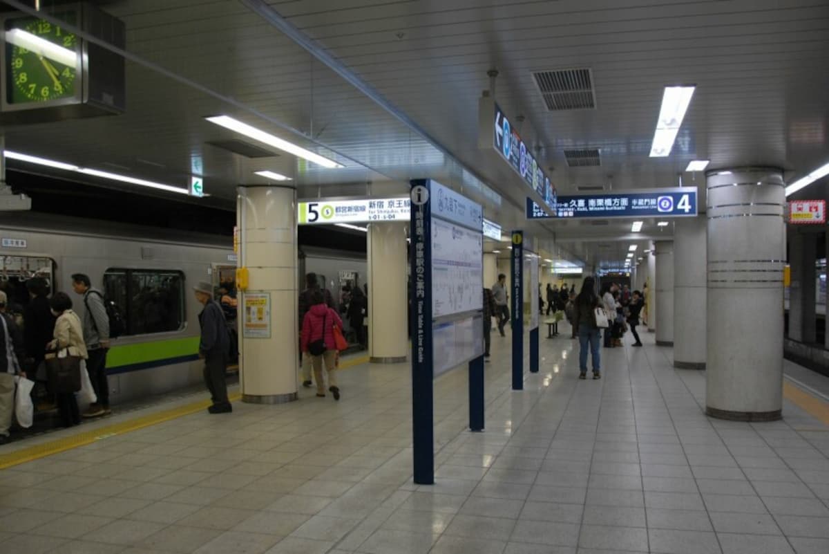 九段下駅4＆5番線ホーム