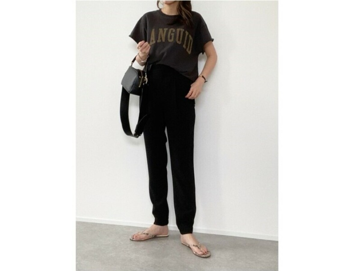 スポーティーな優秀パンツは部屋着からおしゃれ用まで万能！　出典：WEAR