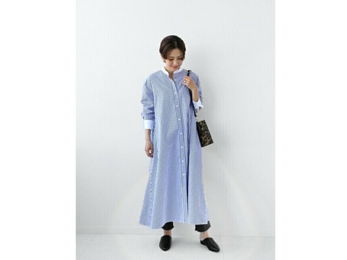 つま先の隠れるシューズは秋らしく見せてくれます　出典：WEAR