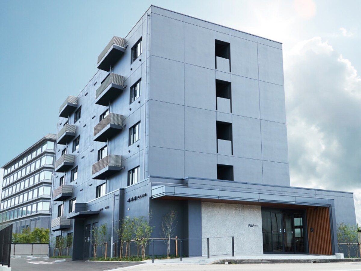 高山駅から徒歩約６分の好立地にある「FAV HOTEL TAKAYAMA」。全38室