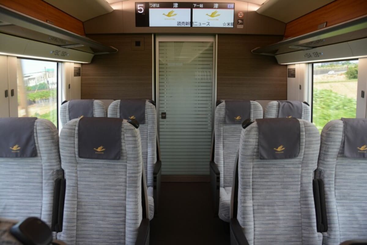 レギュラー車両の車内