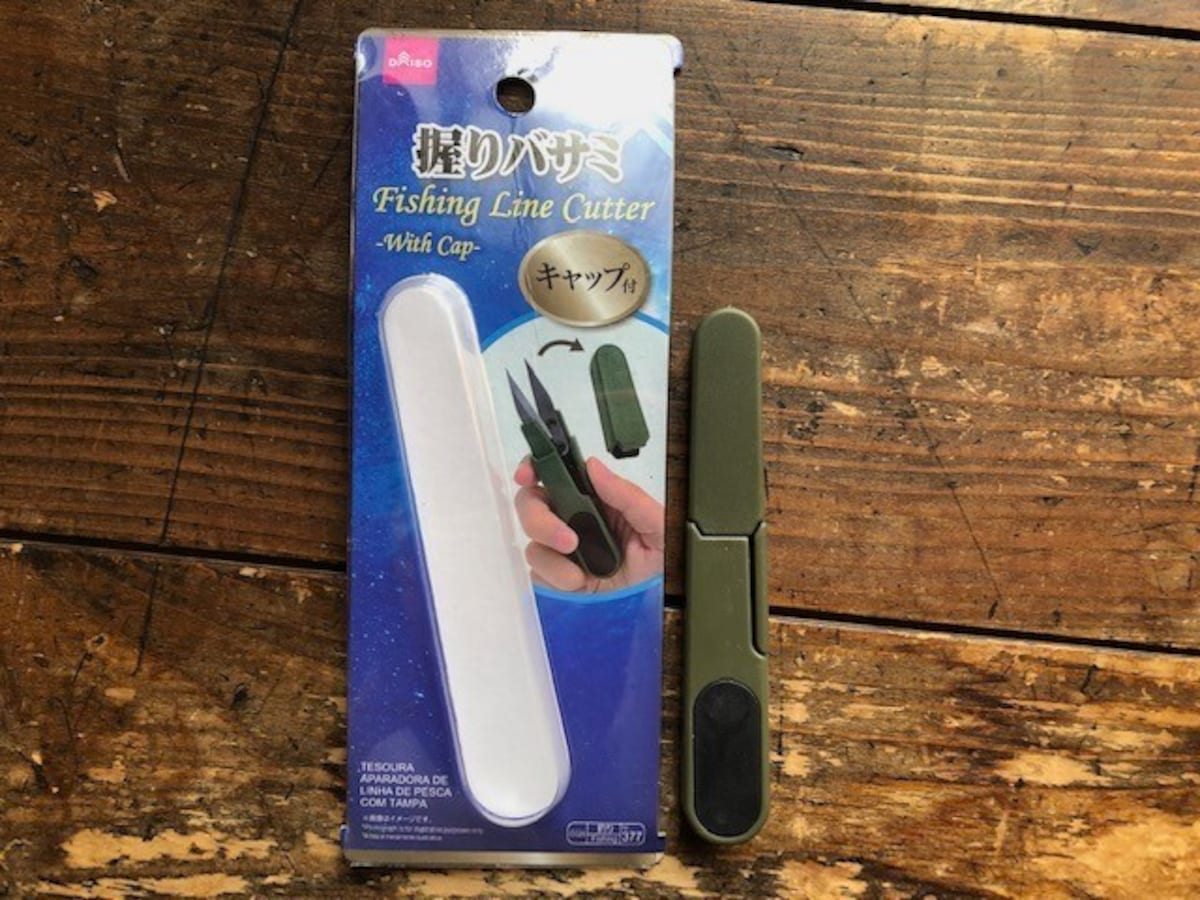 ダイソーの釣具「握りバサミ（キャップ付）」