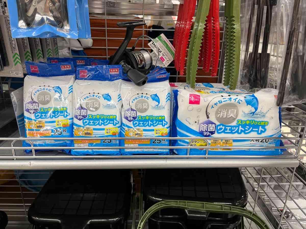ダイソーの釣具「魚のニオイ取りウェットシート（おでかけ／大判）」