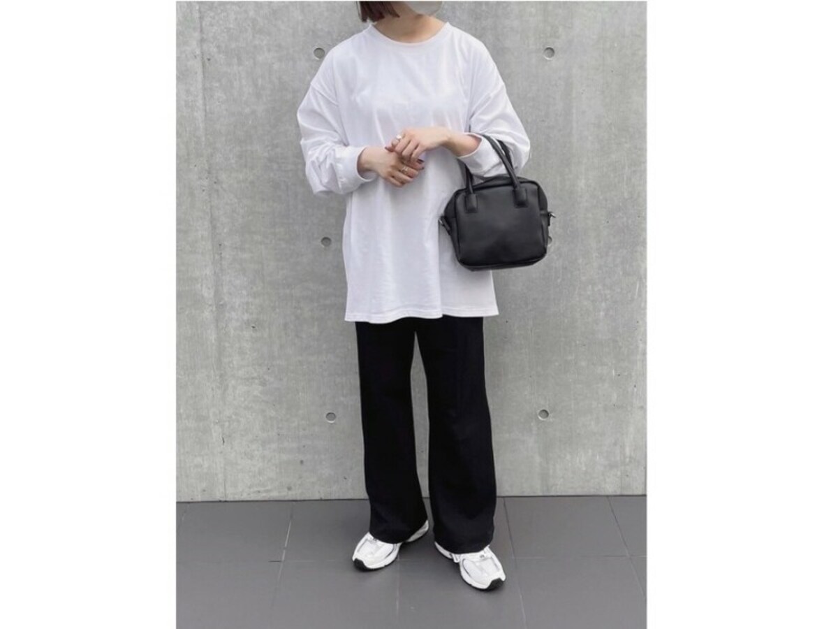ユニクロ＆マメ クロゴウチコラボの楽チンパンツがきれいめ見えで使える　出典：WEAR