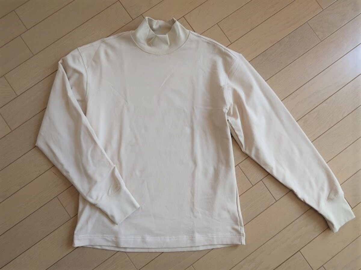 ユニクロ　ヒートテックコットンモックネックT　1990円（税込）