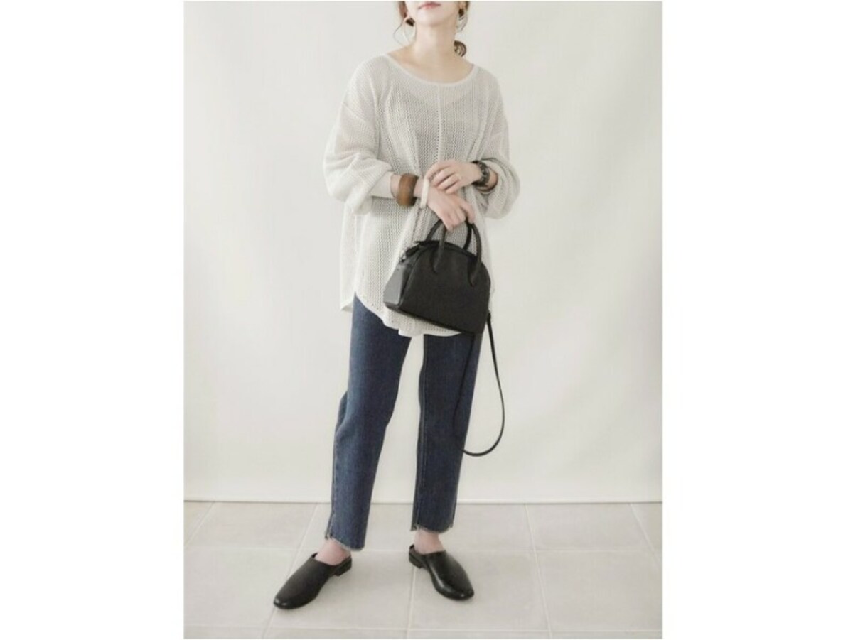 さりげない露出の「メッシュバックリボンセーター」は大人向け　出典：WEAR