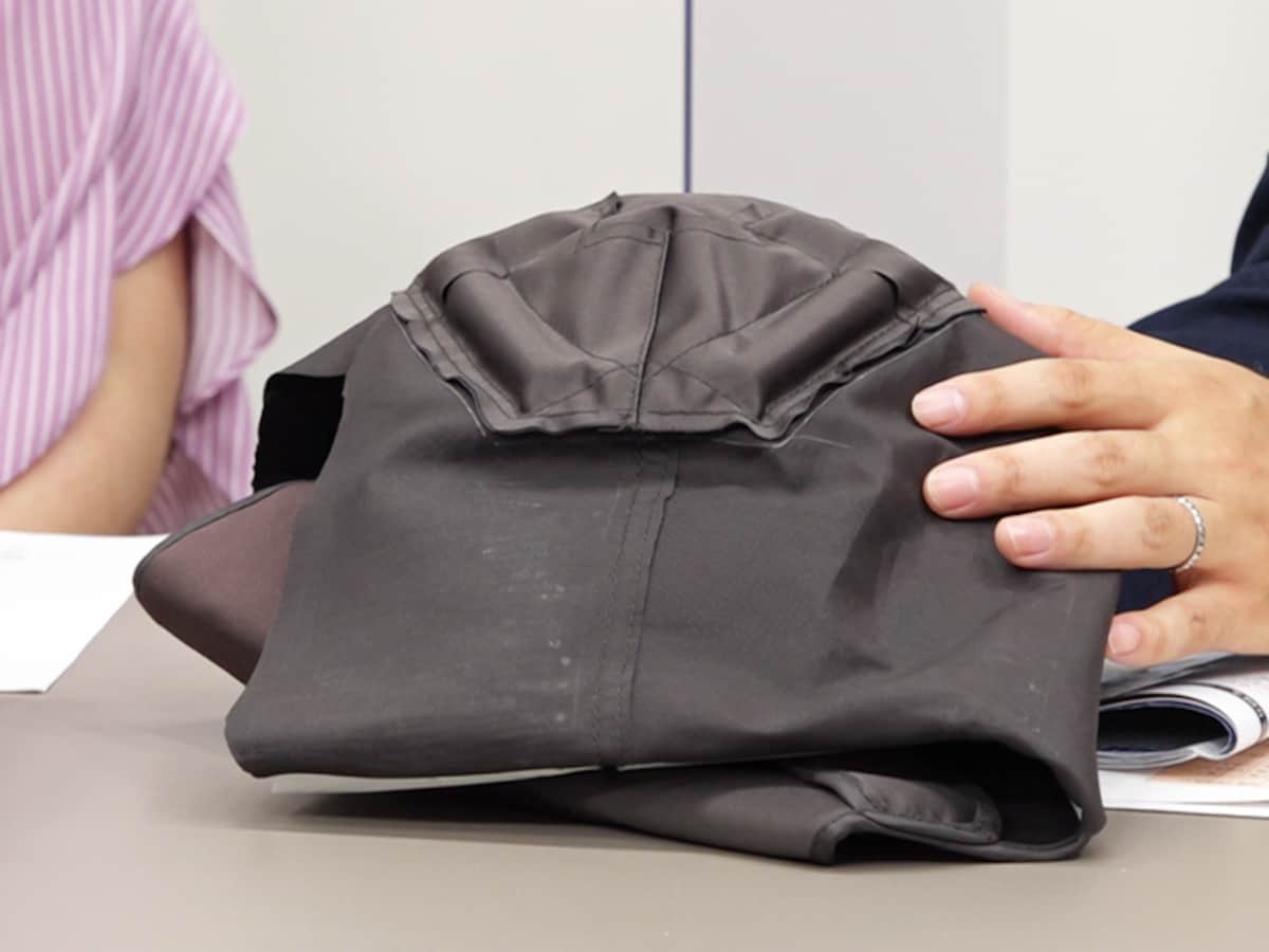 ウレタン製の機構がひざのお皿にフィットします