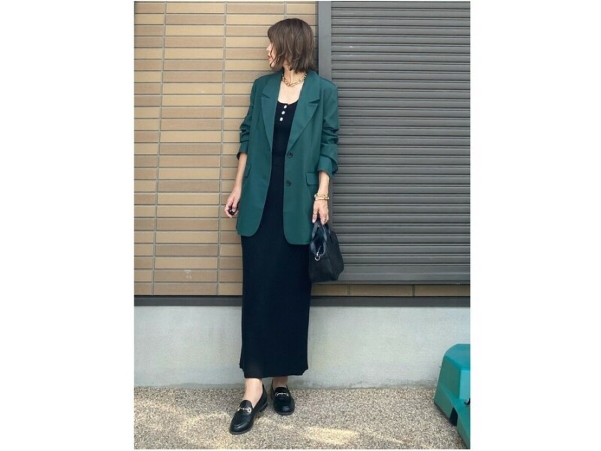 【OKコーデ】ニット素材のスカートはシルエットのきれいさが重要　出典：WEAR