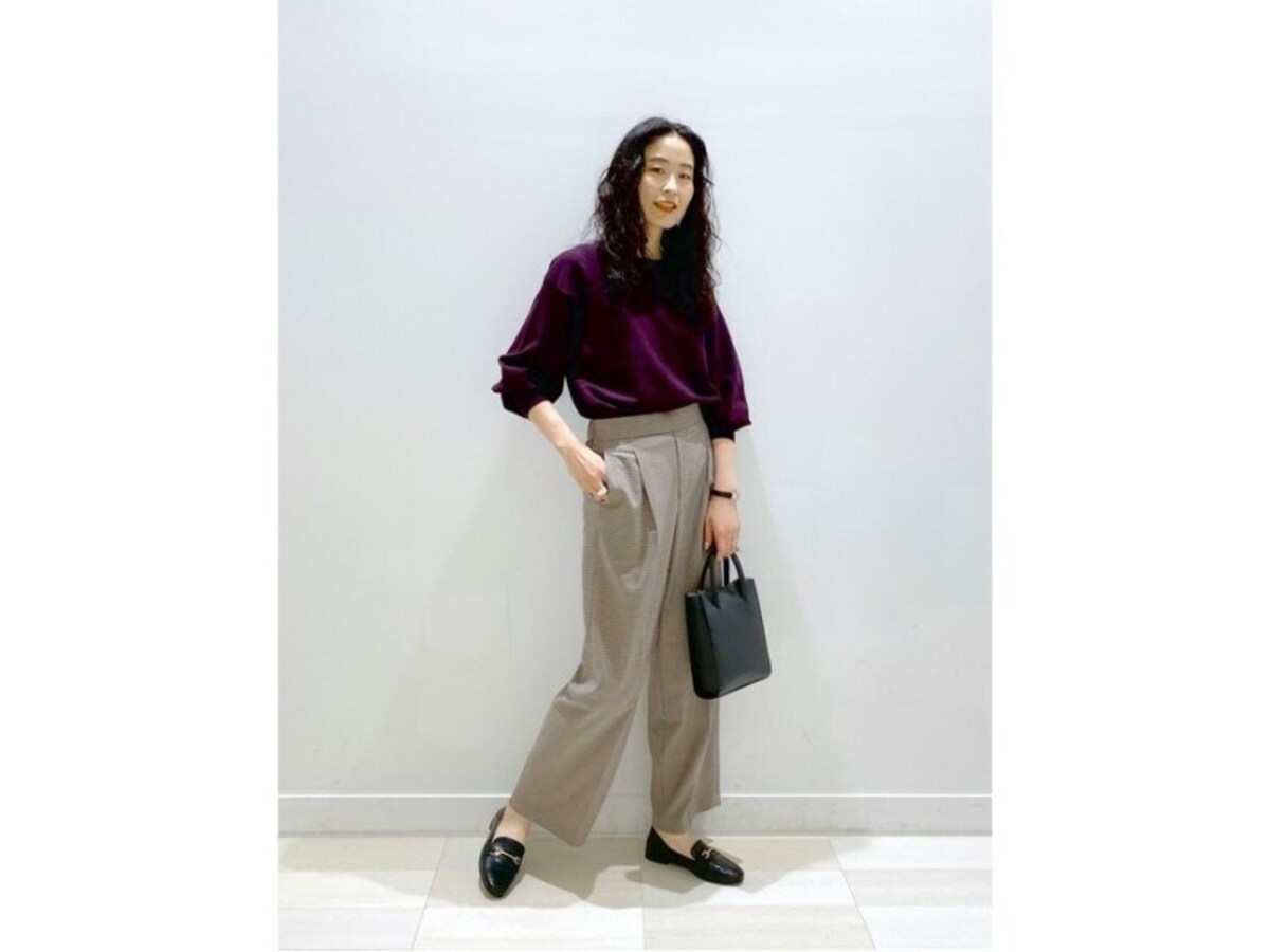 きれいめなブラウスは3000円代でオフィスにも◎　出典：WEAR