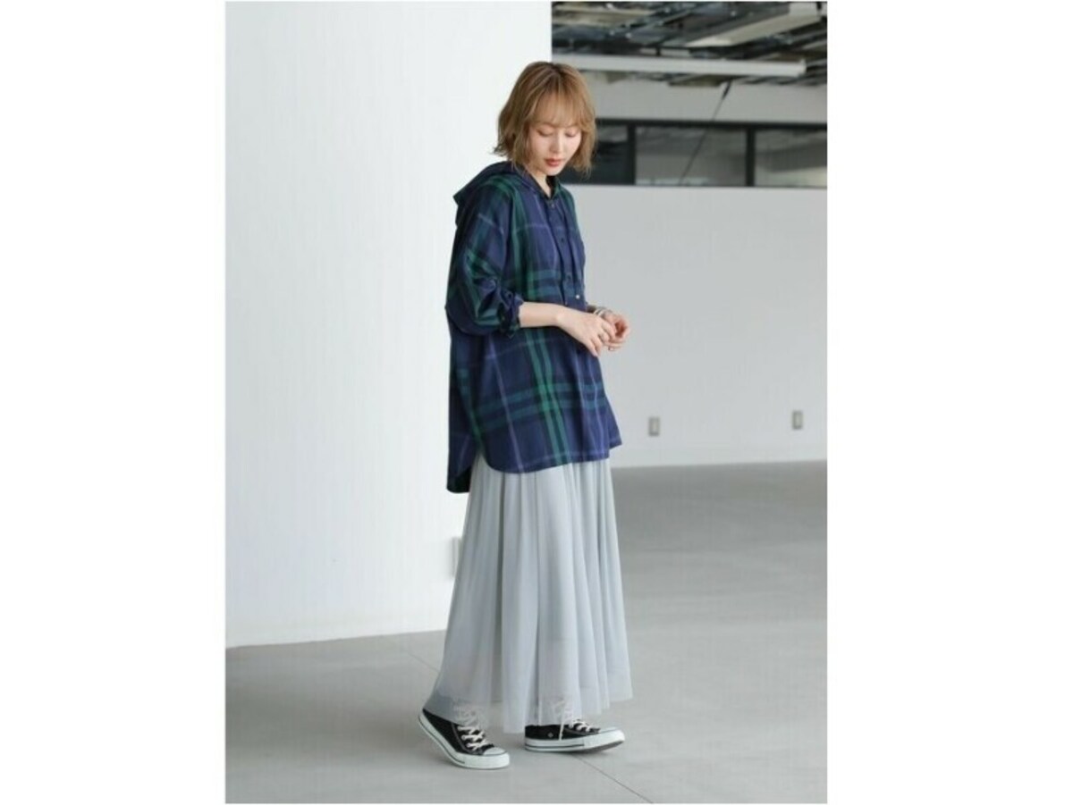 同系色でロングスカートに合わせるのもおすすめ　出典：WEAR