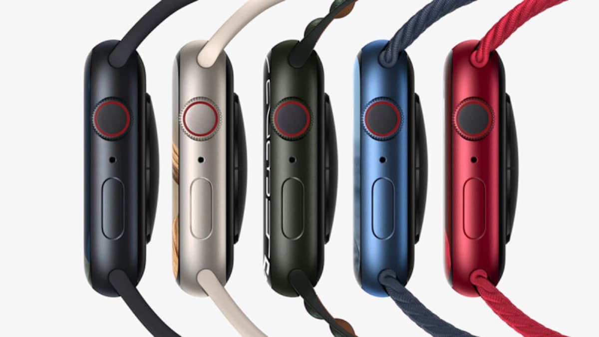 アルミケースはミッドナイト、スターライト、グリーン、ブルー、(PRODUCT)REDの5色をラインナップ