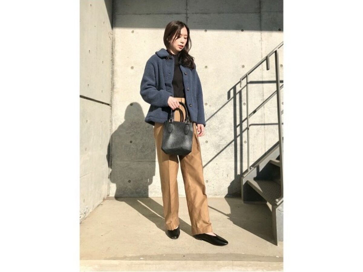 ジップアップではなくボタン留めタイプなのでカジュアル過ぎないのも◎　出典：StyleHint