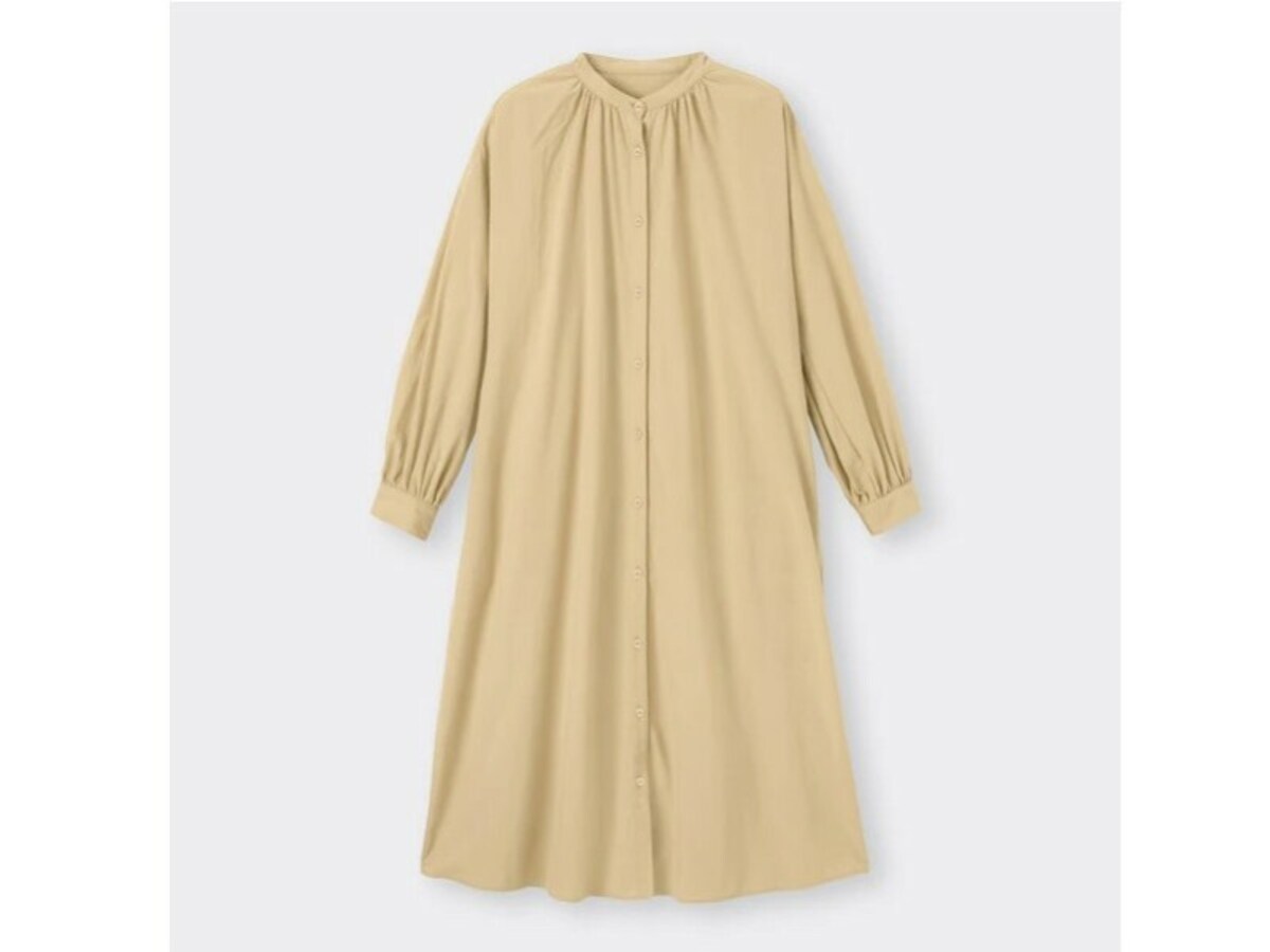 GU  バンドカラーギャザーワンピース  2990円（税込）