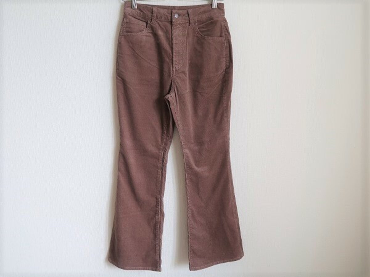 GU  コーデュロイフレアパンツ  1990円（税込）