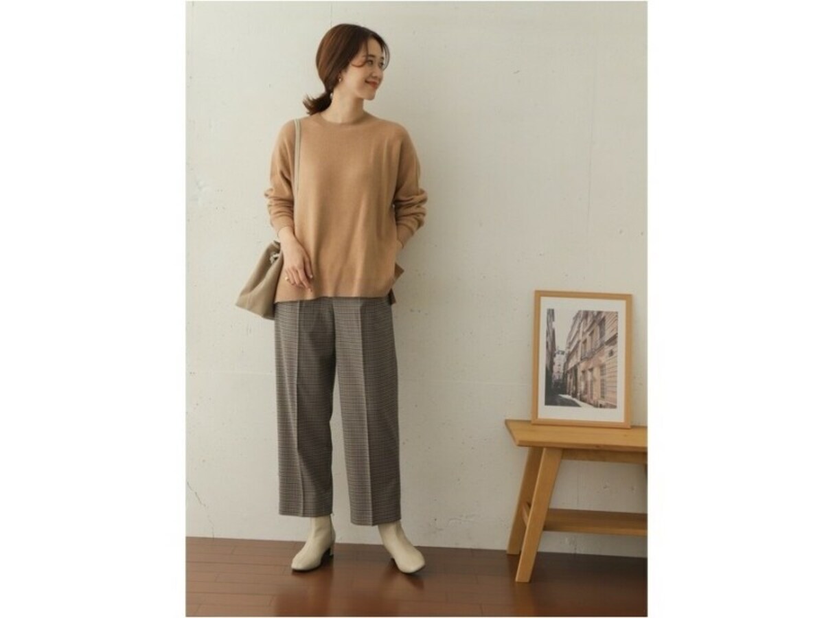 【OKコーデ】薄手のゆるニットは首元が詰まったクルーネックが安心です 出典:WEAR