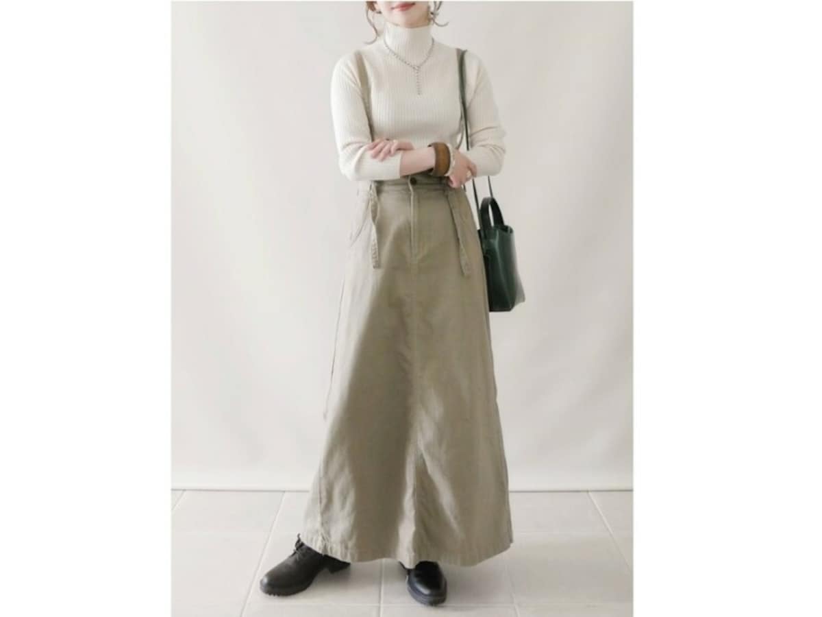 細いストラップのサロペットスカートは取り外しも可能でコーデの幅が広がります　出典：WEAR