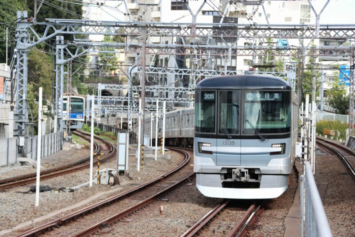 日比谷線13000系