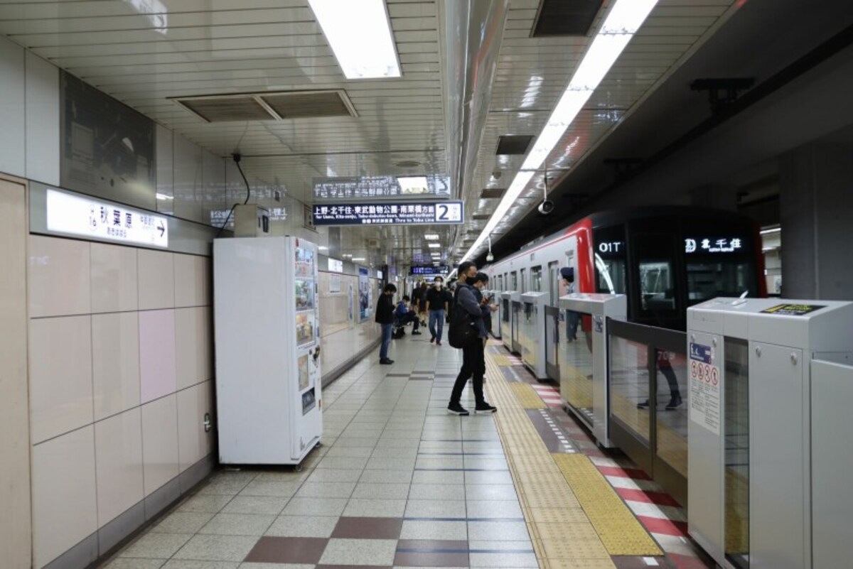 ホームドアが設置された秋葉原駅