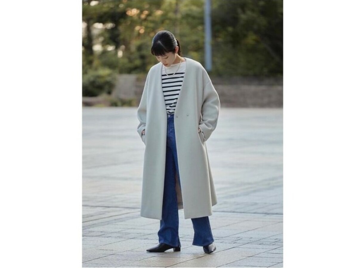 ノーカラーのオーバーサイズコートは一枚あると万能です　出典：WEAR