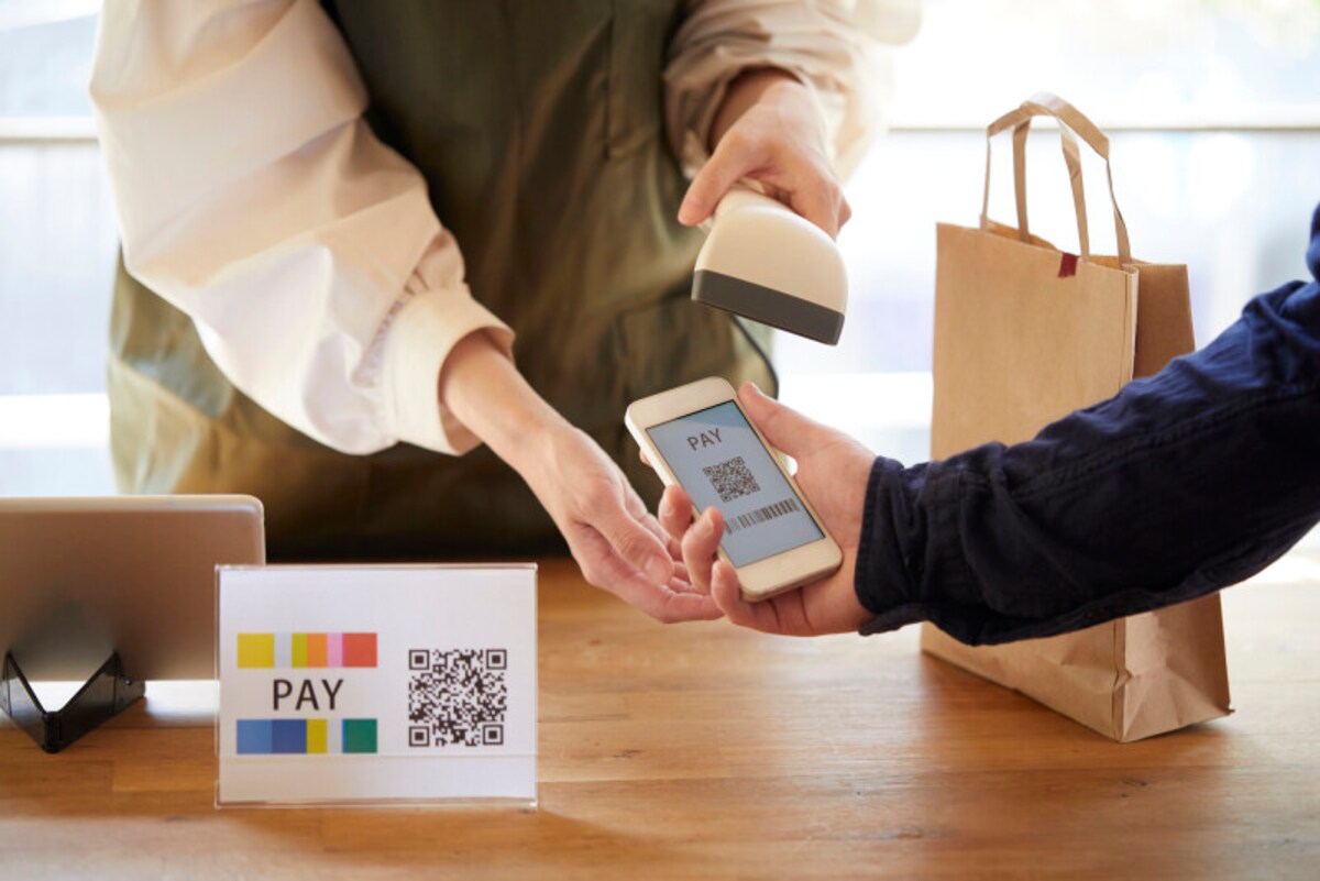 コード決済（Pay決済）をしているシーン