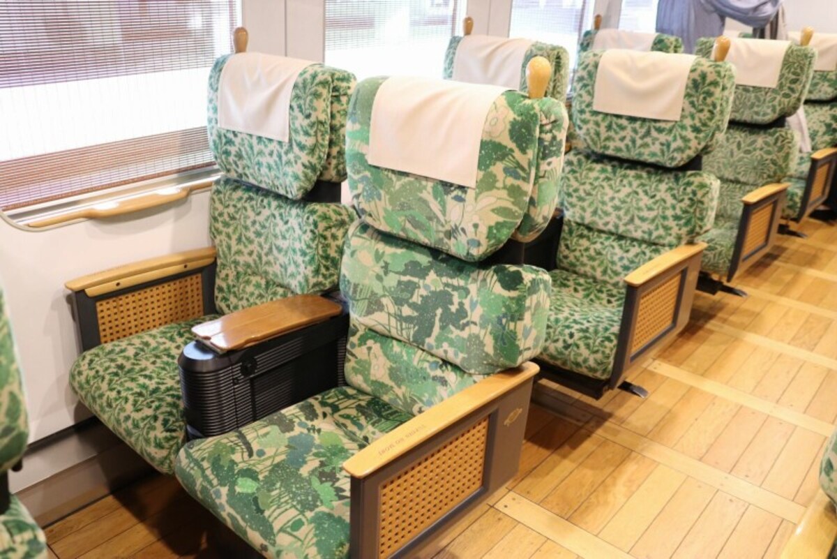 4号車シート