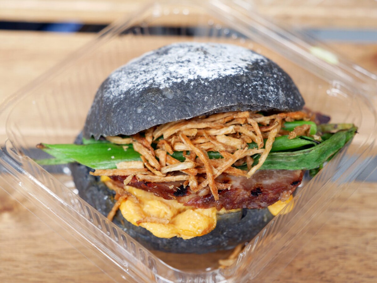 炭火焼 濱吟焼豚バーガー(税込378円)(2021年7月7日撮影)