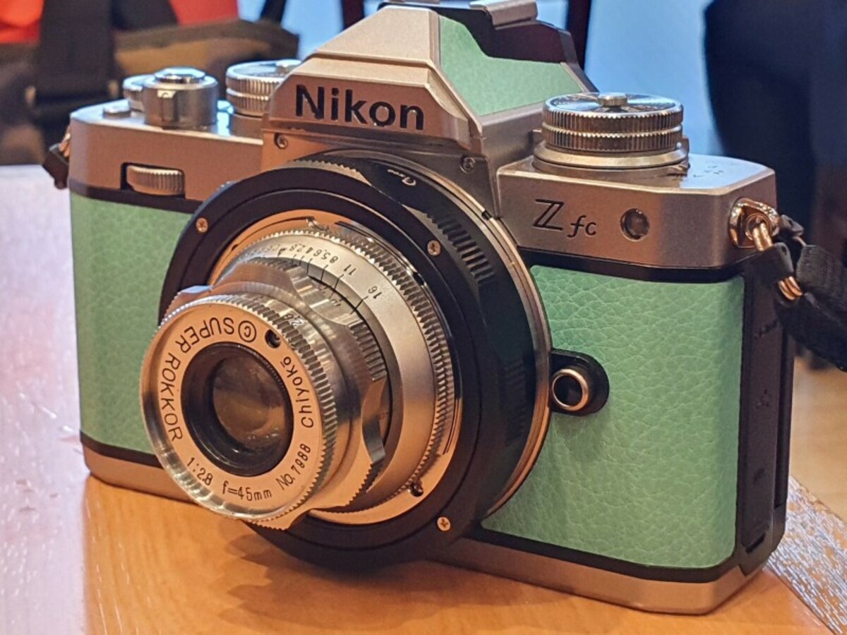 ミラーレスカメラNIKON Z fc