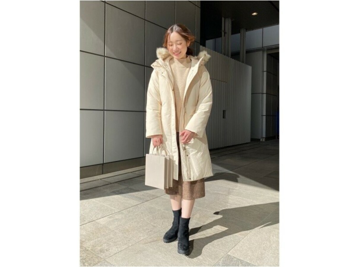 清潔感もある白のダウンは可愛さもアップ！　出典：StyleHint