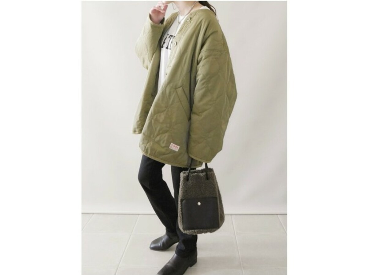 【OKコーデ】ゆったりサイズのカジュアルアウターのボトムスは細身が◎　出典：WEAR
