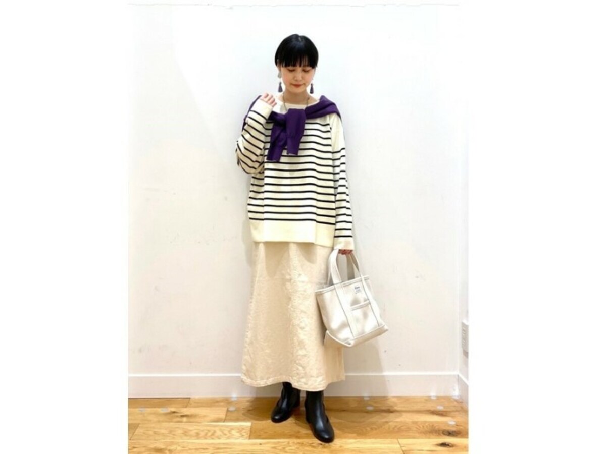 濃い色味なので差し色として使うのもおすすめ　出典：WEAR