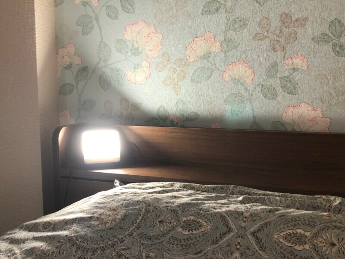まるで朝日のように爽やかな光が顔を照らし、自然に起こしてくれます