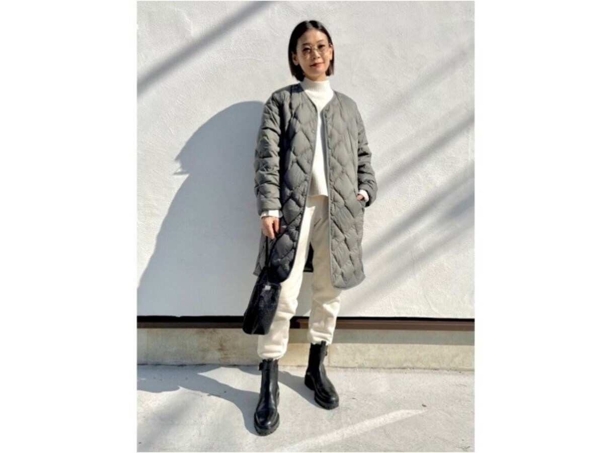 スウェットパンツもホワイト系で洗練された印象に　出典：StyleHint