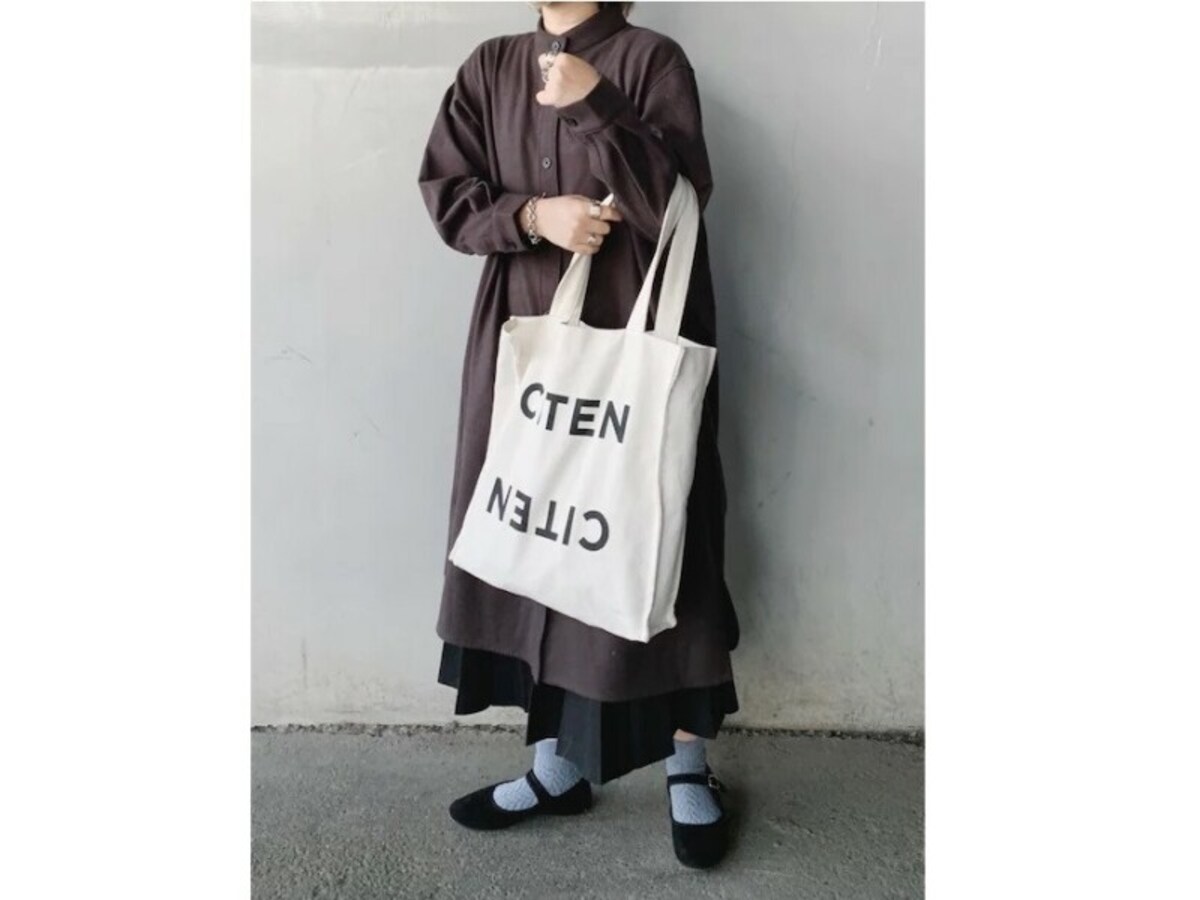 無印良品のスタンドカラーワンピは着まわせて優秀です　出典：WEAR
